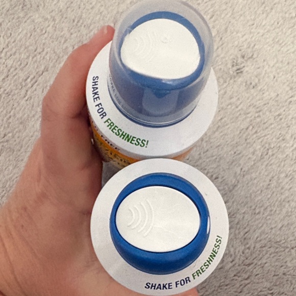 2 pack! Invisible Foot Powder Spray - Picture 3 of 6